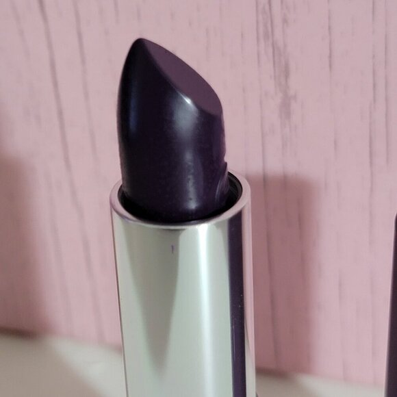 ESSENCE matt matt matt lipstick - Shade 11 Vibrant Shock Purple NEW - Picture 3 of 9